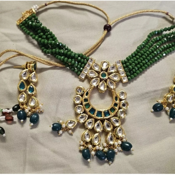 Pakistani/Indian Jewelry Set - Picture 4 of 5